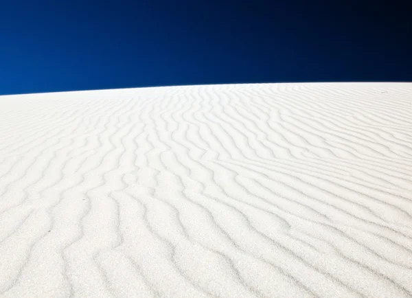 Sand dune with bright blue sky — Stock Photo, Image