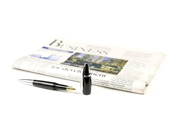 Periódico y pluma — Foto de Stock