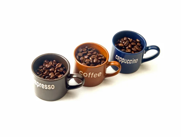 Kaffeetassen mit Kaffeebohnen — Stockfoto