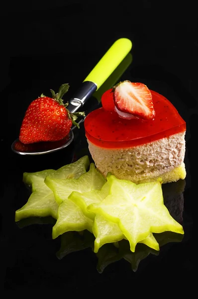Heart strawberry cake — Stock Photo, Image