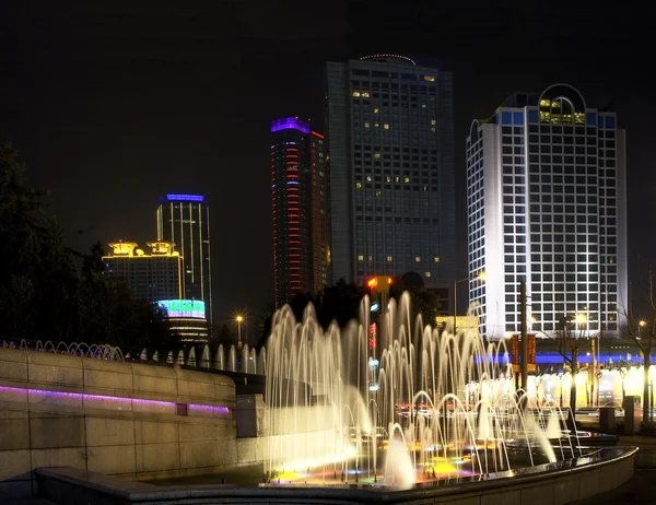 Шанхай фонтан вночі — стокове фото
