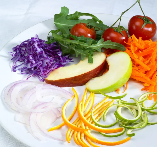 Ingrediente d'insalata su un piatto — Foto Stock