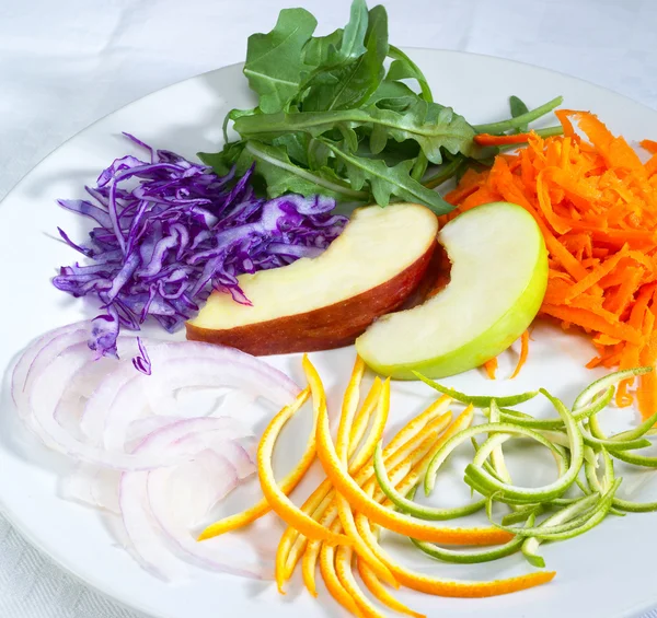 Ingrediente de salada em uma chapa — Fotografia de Stock