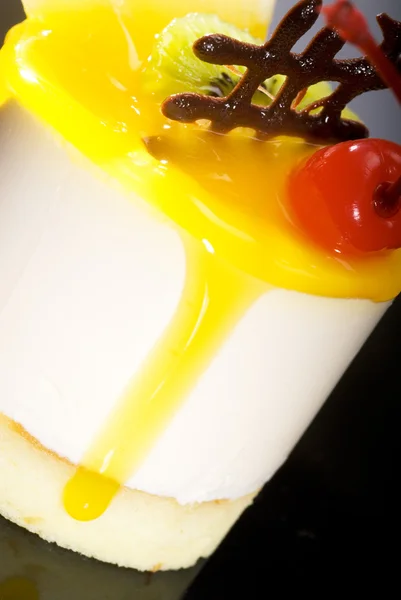 Pedaço de bolo de frutas — Fotografia de Stock
