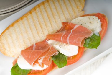 Panini caprese ve parma jambon.