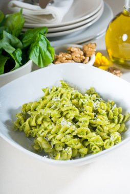 İtalyan düdük makarna ve pesto