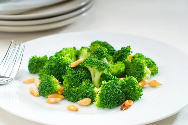 Fresh sauteed broccoli and almonds — Stock Photo, Image