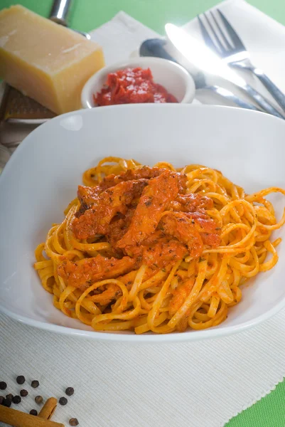 Tomato and chicken pasta — Stock Photo, Image