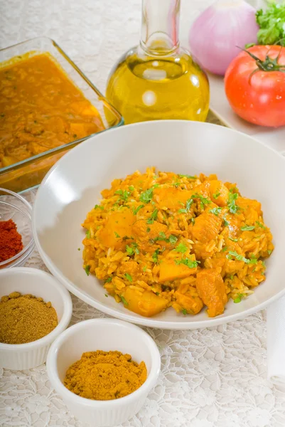 Curry nötkött ris och potatis — Stockfoto