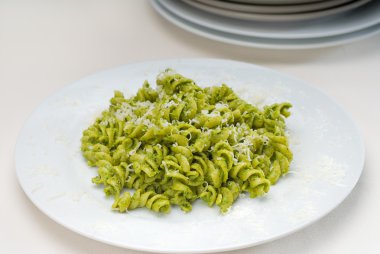 İtalyan düdük makarna ve pesto