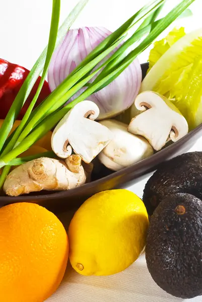 Разнообразные овощи и фрукты — стоковое фото