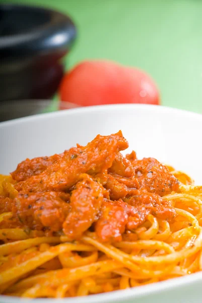 Tomat och kyckling pasta — Stockfoto