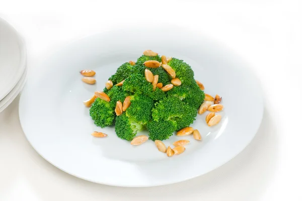 Świeże smażone brokuły i migdały — Zdjęcie stockowe