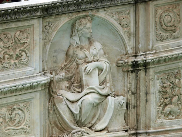 Siena - panel fonte gaia — Zdjęcie stockowe