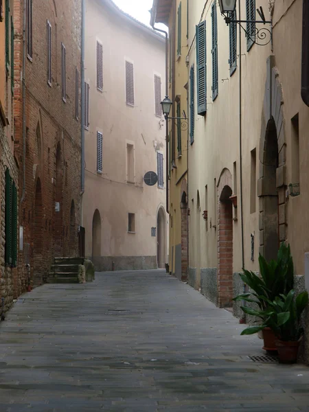 Ranek w toskańskim mieście — Zdjęcie stockowe