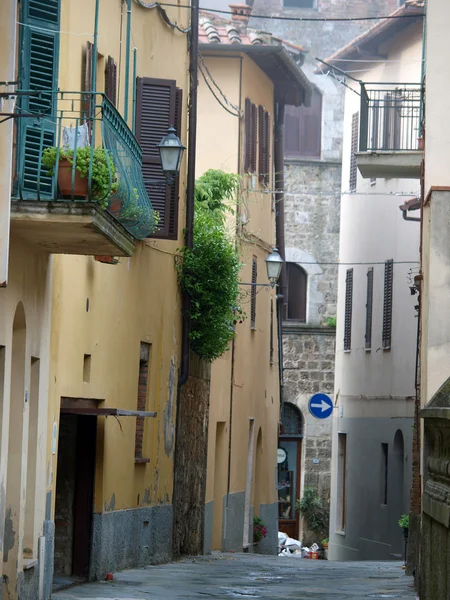 Matin dans la ville toscane — Photo
