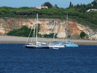 Portekiz, Algarve 'nin Atlantik kıyısındaki Portimao tatil beldesi.