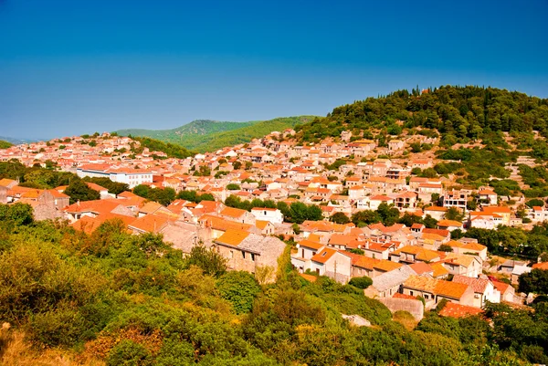 Kleine kroatische Stadt. Luftbild lizenzfreie Stockbilder
