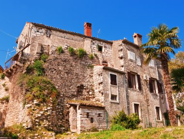 eski yıkık Akdeniz ev