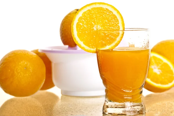 新鮮なオレンジジュースのグラス ストック写真