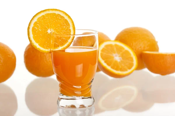 신선 한 오렌지 주스 한 잔 스톡 사진