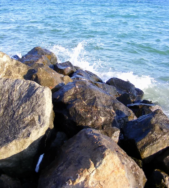 Mar Negro e rochas — Fotografia de Stock