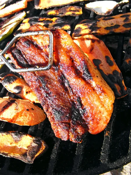 Verdure e carne al barbecue — Foto Stock
