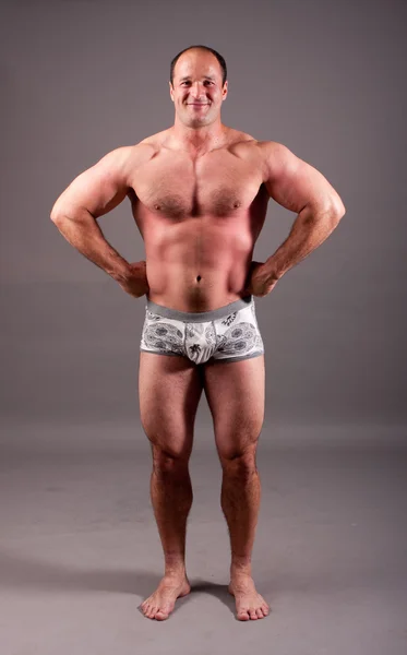 Olgun bodybuilder poz — Stok fotoğraf