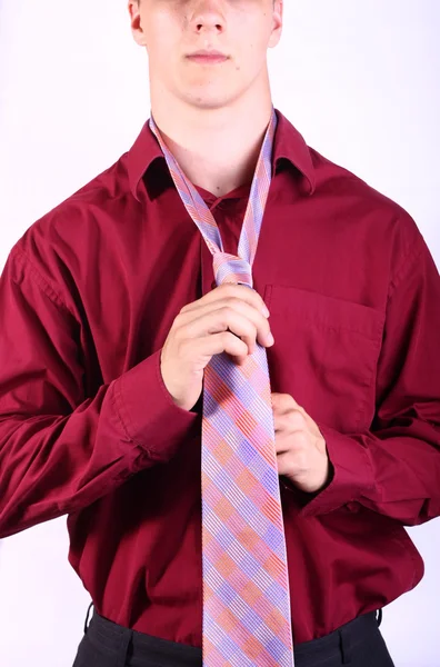 Ajustar gravata pescoço — Fotografia de Stock