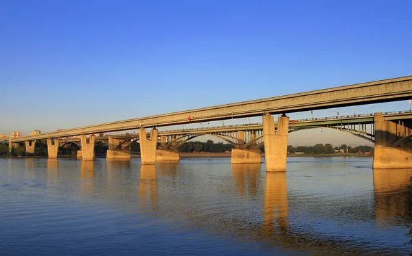 Η γέφυρα του ποταμού ob Royalty Free Εικόνες Αρχείου