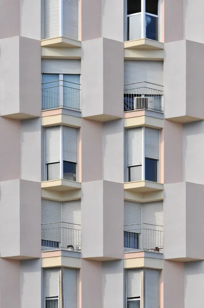 Fenster und Balkon — Stockfoto