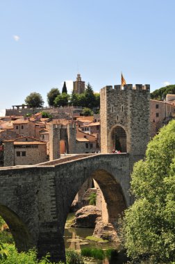 Besalu Ortaçağ Köprüsü