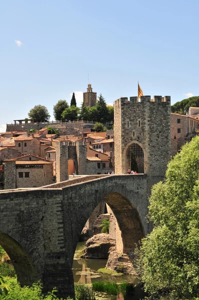 Mittelalterliche Brücke von Besalu — Stockfoto