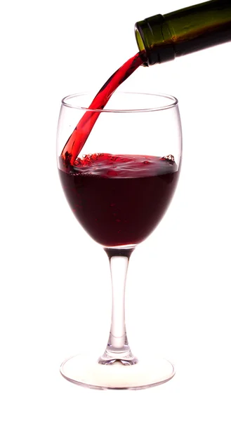 Rotwein aus einer Weinflasche — Stockfoto