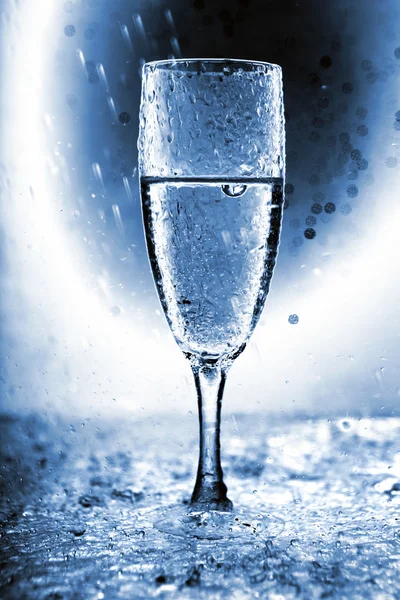 Bicchiere con acqua . — Foto Stock