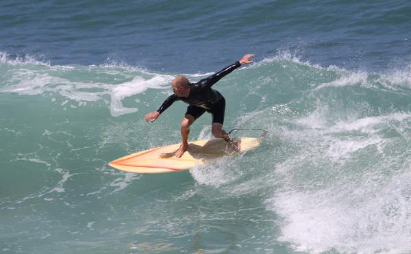 Серфінгом хвиля — стокове фото