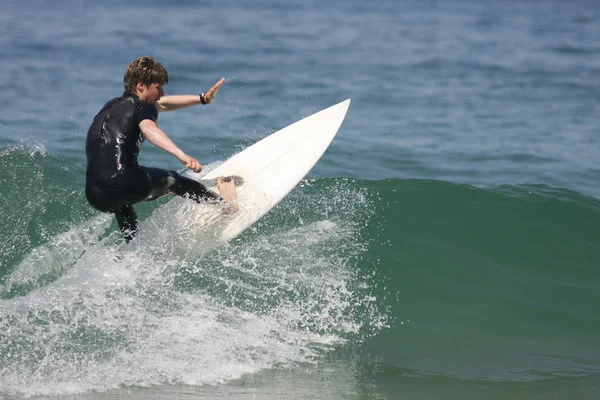 Dalgada sörf — Stok fotoğraf
