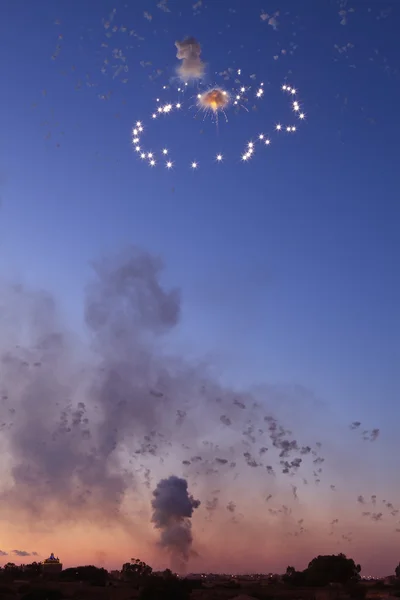 Fireworks at Dusk — Stock Photo, Image