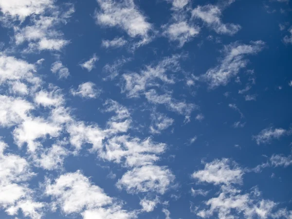 Piccole nuvole soffici — Foto Stock