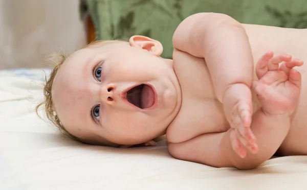 The child yawns — Stock Photo, Image