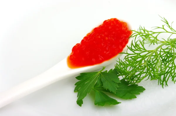 Löffel mit rotem Kaviar — Stockfoto