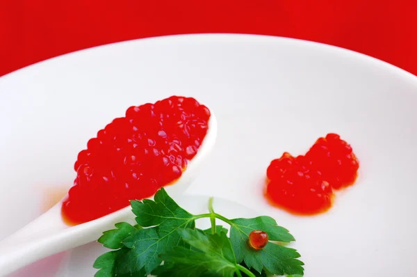Sked med röd kaviar — Stockfoto