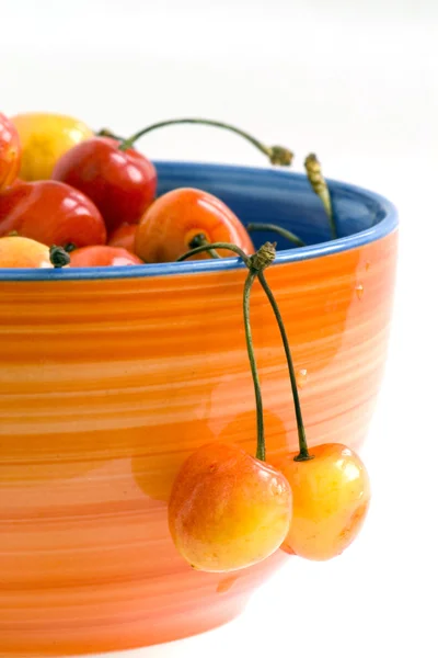 Close-up of fresh cherry in bowl — Stock Photo, Image
