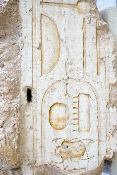 Egyptian Hieroglyphs in the temple of Hutshapsud — Stock Photo, Image