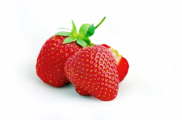 Φράουλα στο λευκό φόντο — Φωτογραφία Αρχείου