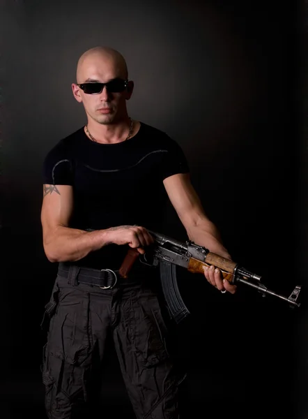 Hombres con pistola —  Fotos de Stock