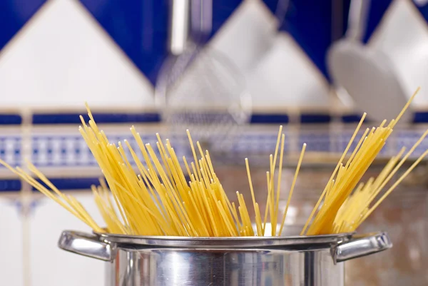 Spaghetti zubereiten — Stockfoto