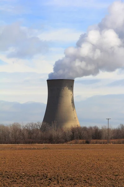 Torre de resfriamento de energia nuclear — Fotografia de Stock