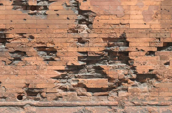Uszkodzony mur ceglany — Zdjęcie stockowe
