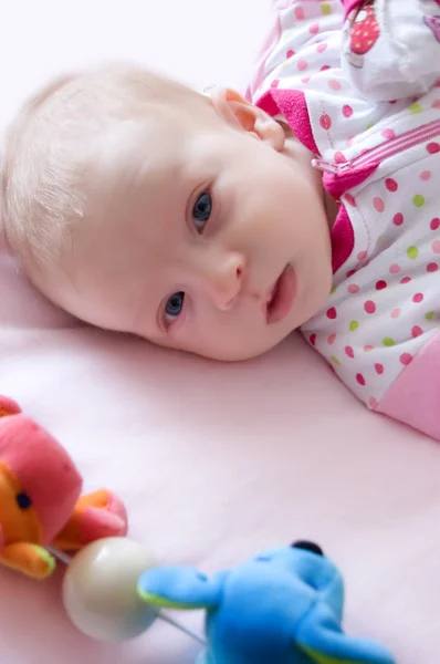 Baby girl lying on bed — Stock Photo, Image